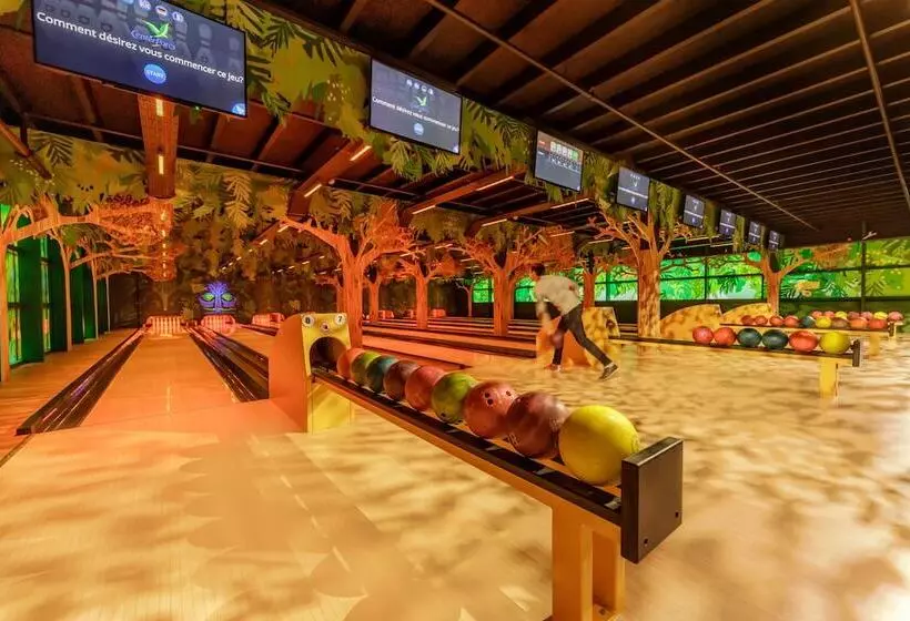 Отель Center Parcs Les Bois-francs