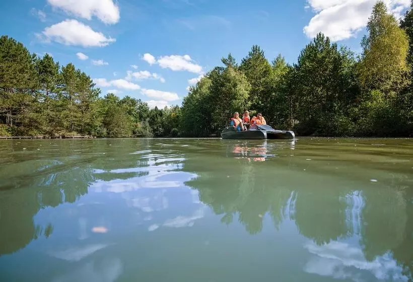 Отель Center Parcs Les Bois-francs