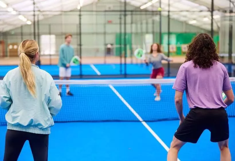 Отель Center Parcs Les Bois-francs