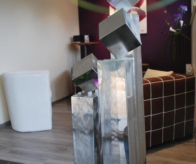 Отель Hôtel Les Perce Neige