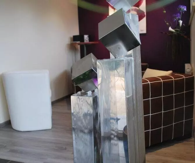 Отель Hôtel Les Perce Neige