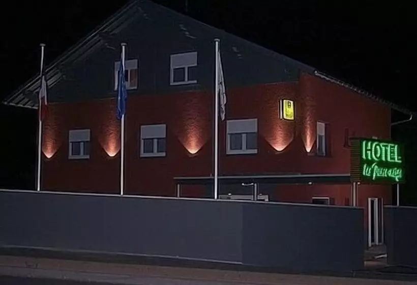 Отель Hôtel Les Perce Neige