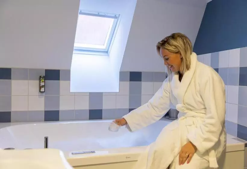 هتل Logis Hôtel Restaurant Du Mouton