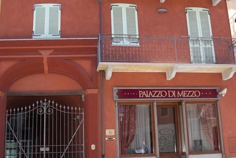 בית מלון כפרי Palazzo Di Mezzo