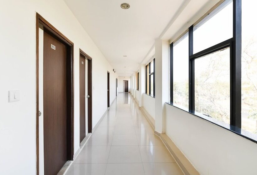 בית מלון כפרי Treebo Skylon