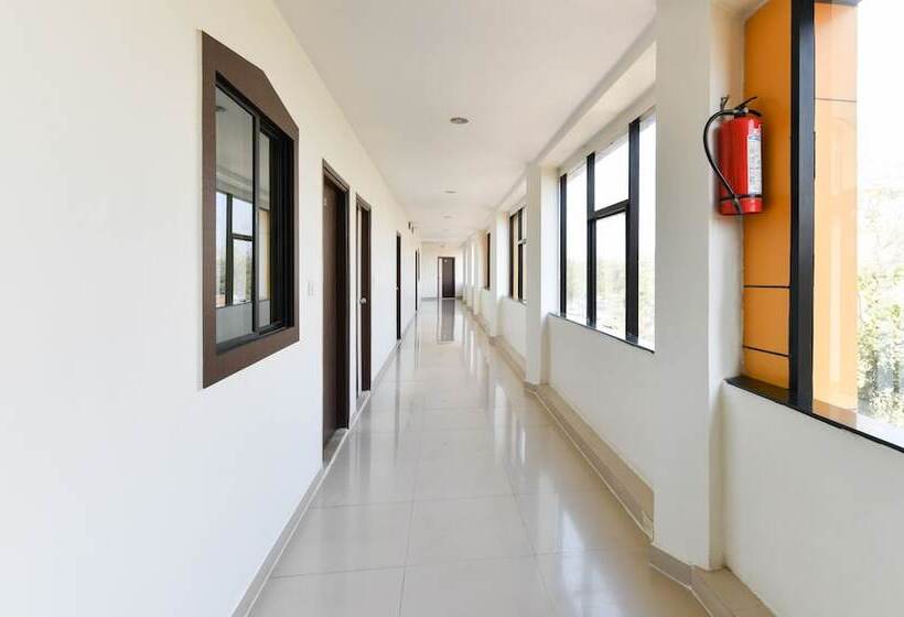 בית מלון כפרי Treebo Skylon