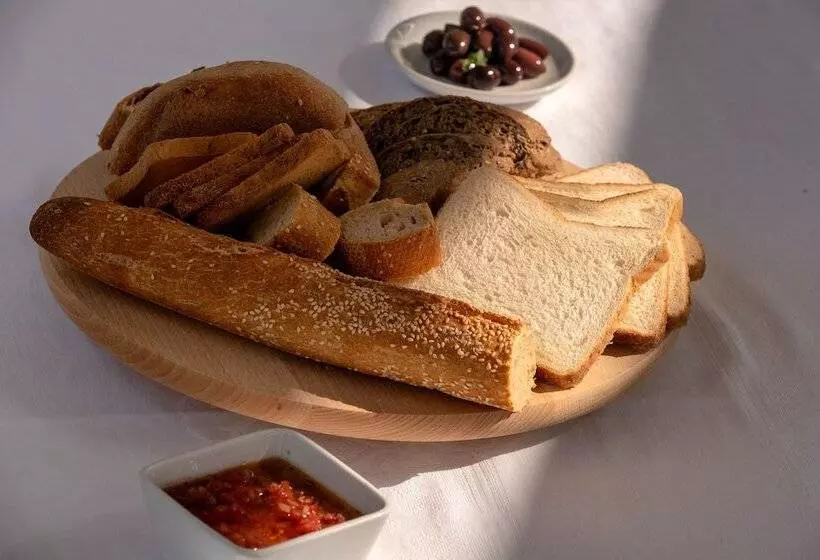 Отель Taxiarhis