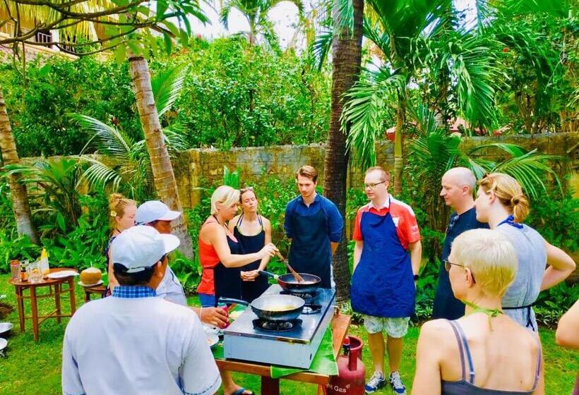 Arya Amed Beach Resort And Dive Center