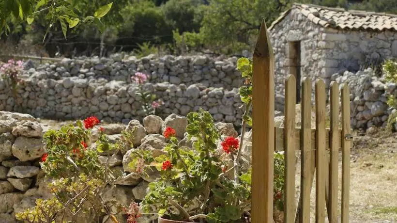 هتل Masseria Santacatrini