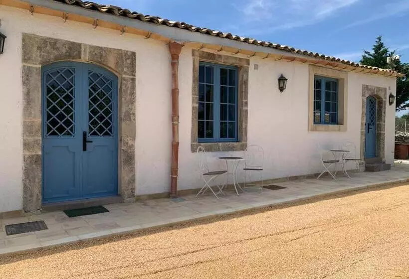 هتل Masseria Santacatrini
