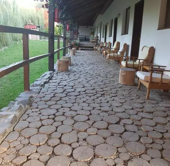 پانسیون Vila Sura Razoare