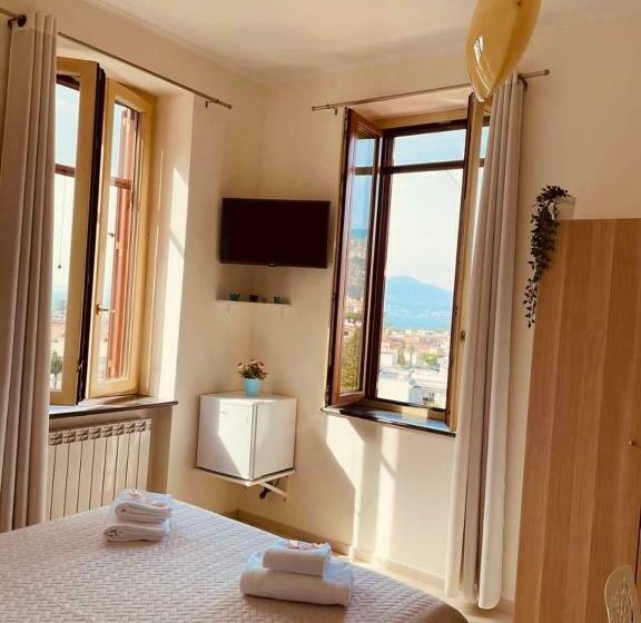 مبيت وإفطار Casa La Roccia