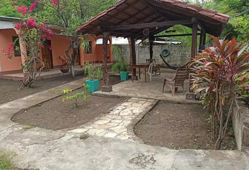 Aamiaismajoitus (B&B) Ometepe House