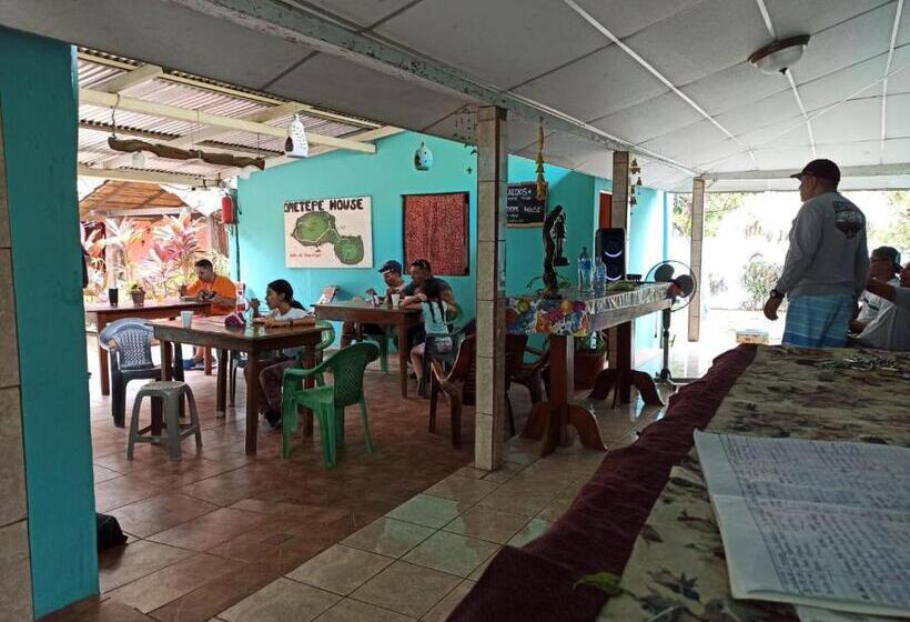 تختخواب و صبحانه Ometepe House