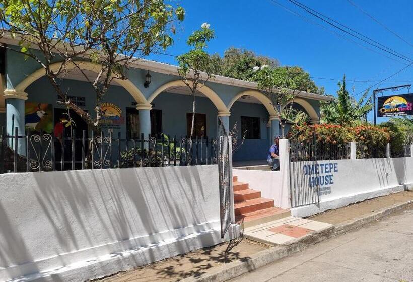 تختخواب و صبحانه Ometepe House