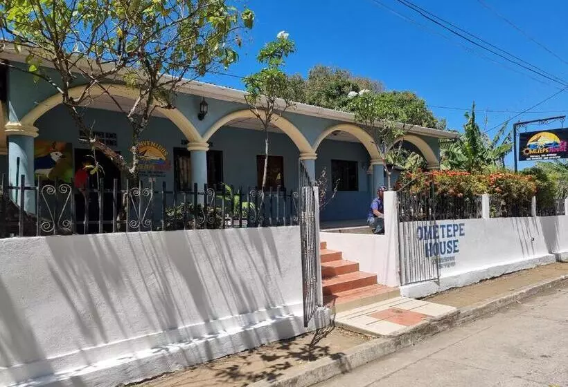 Aamiaismajoitus (B&B) Ometepe House