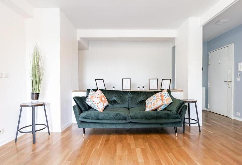 Design 3 Bedrooms Appartment, Near Champs Elysees