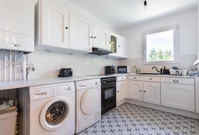 Design 3 Bedrooms Appartment, Near Champs Elysees