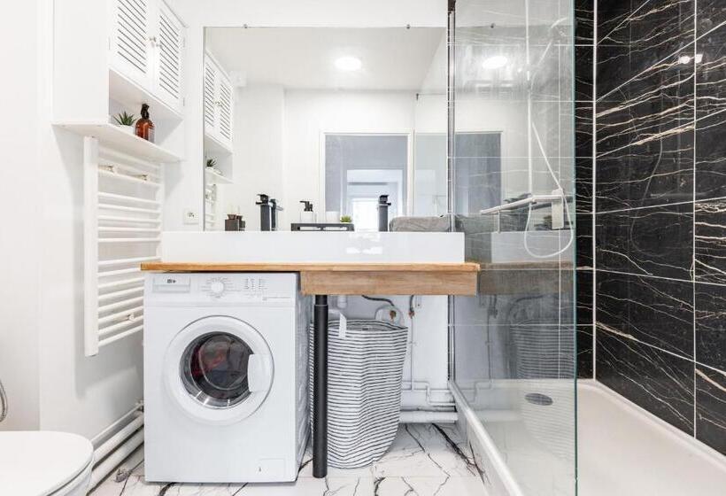 Design 3 Bedrooms Appartment, Near Champs Elysees