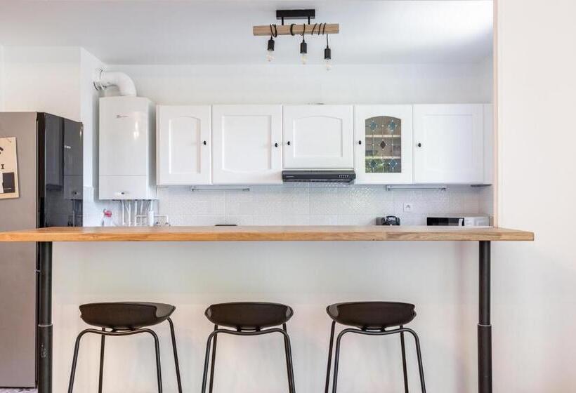 Design 3 Bedrooms Appartment, Near Champs Elysees