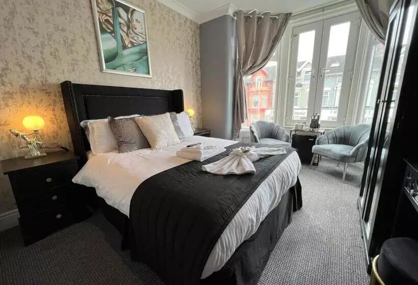 Hotelli Mcgraths Blackpool