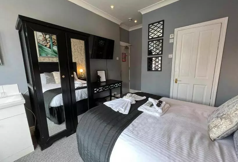 Hotelli Mcgraths Blackpool