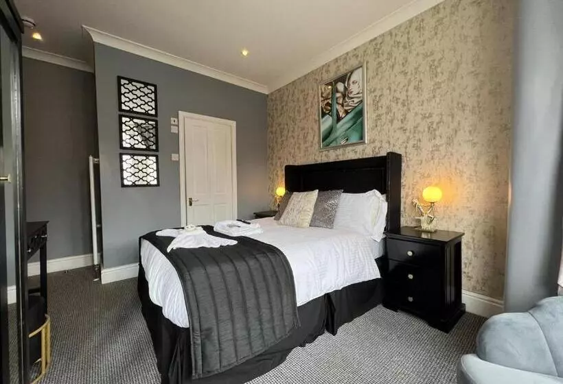 Hotelli Mcgraths Blackpool