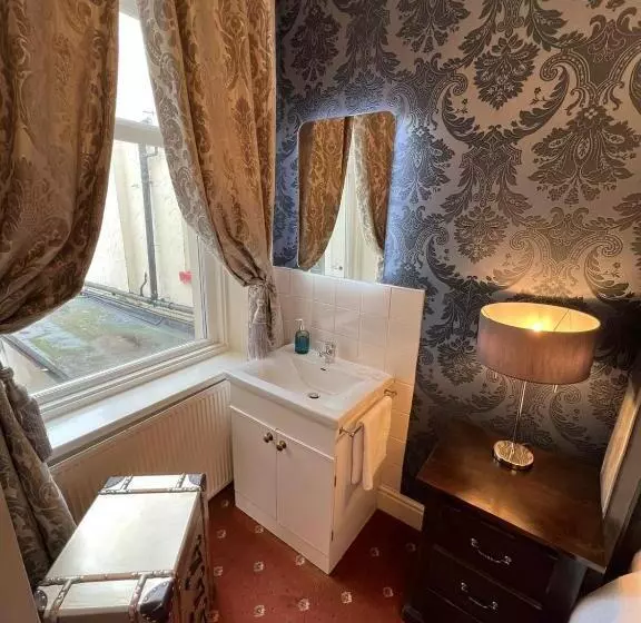 Hotelli Mcgraths Blackpool