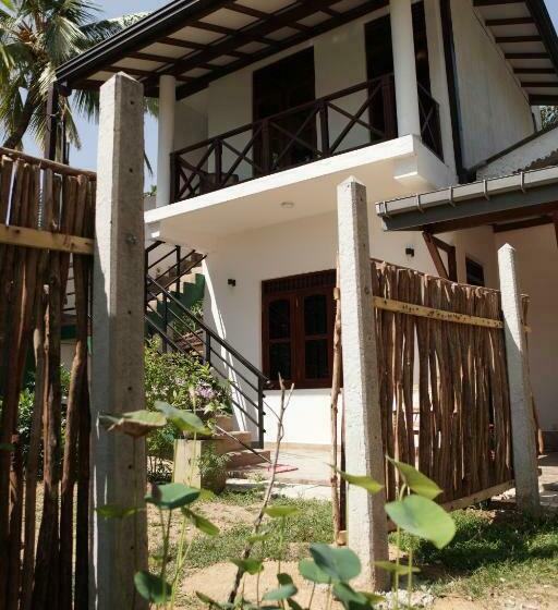 בית מלון כפרי Surf Nest Hiriketiya