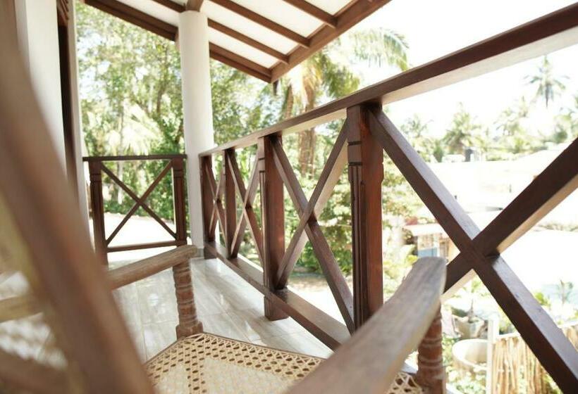 בית מלון כפרי Surf Nest Hiriketiya