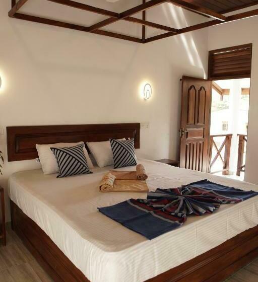 בית מלון כפרי Surf Nest Hiriketiya