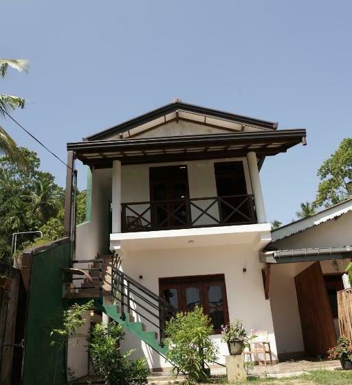 בית מלון כפרי Surf Nest Hiriketiya