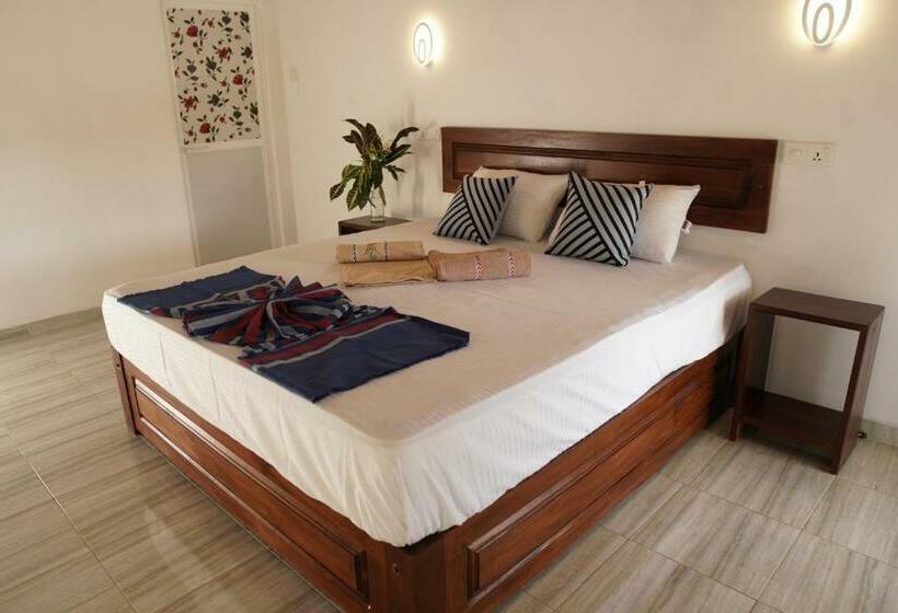 בית מלון כפרי Surf Nest Hiriketiya