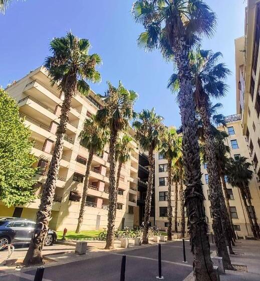 Le Dory Appartement Centre Ville Avec Terrasse, Parking & Wifi