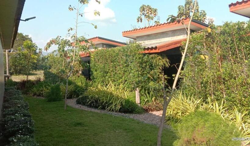 פנסיון เฮือนกว่าง