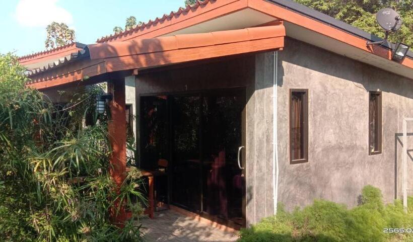 פנסיון เฮือนกว่าง