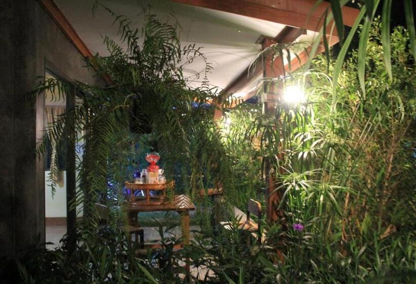 פנסיון เฮือนกว่าง