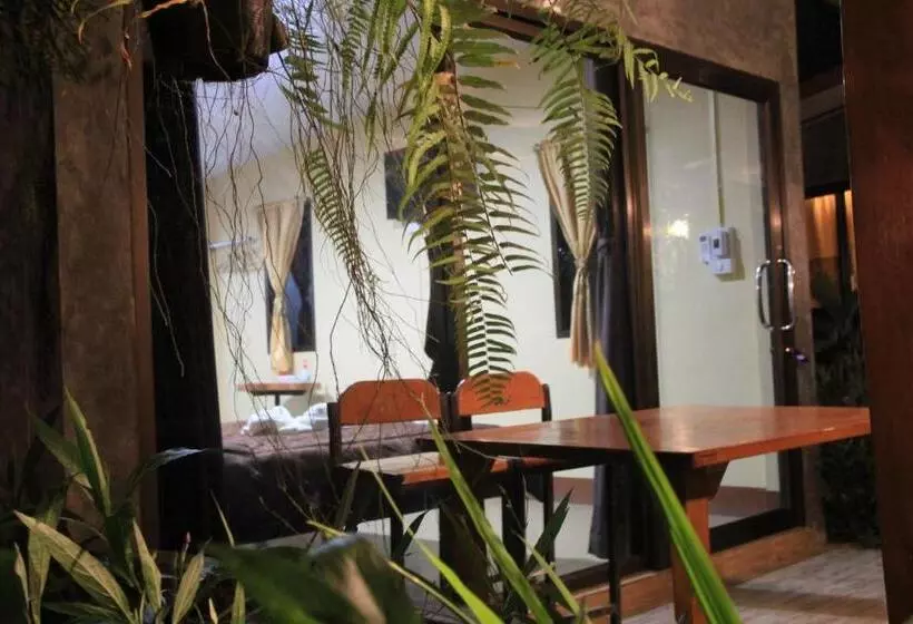 ペンション เฮือนกว่าง