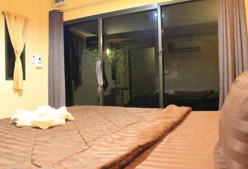 פנסיון เฮือนกว่าง