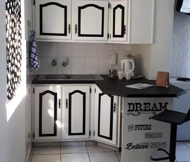 پانسیون 13th Avenue Guesthouse Benoni