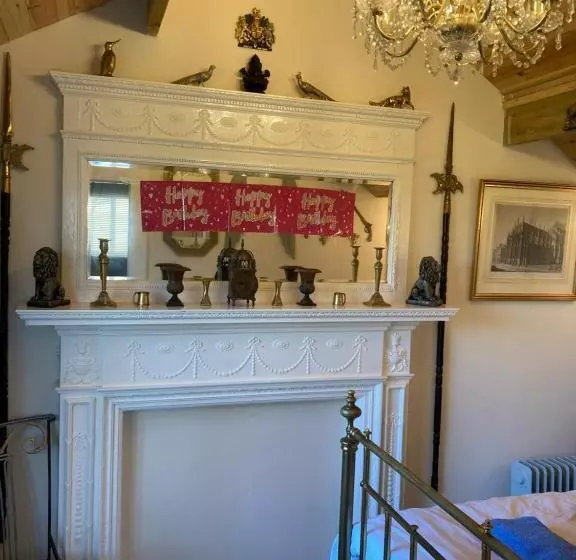 The Gin Palace With Cozy Logburner