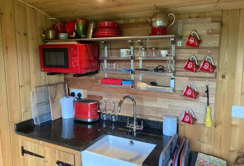 The Gin Palace With Cozy Logburner