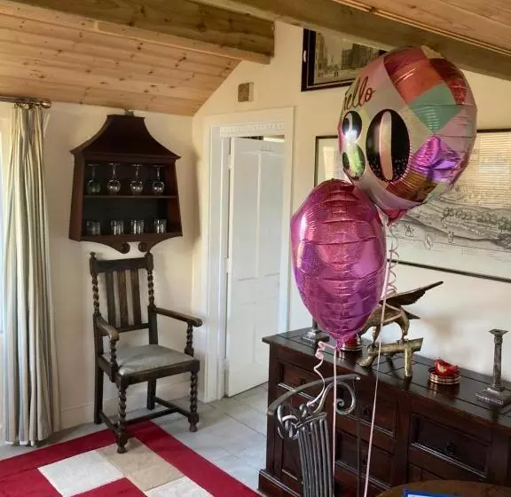 The Gin Palace With Cozy Logburner