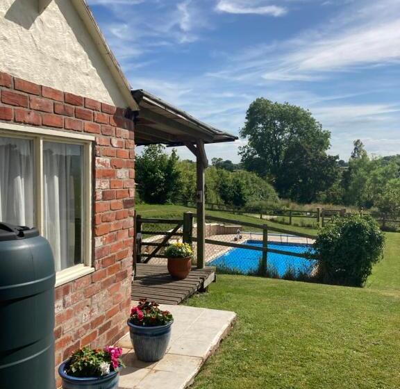 The Gin Palace With Cozy Logburner