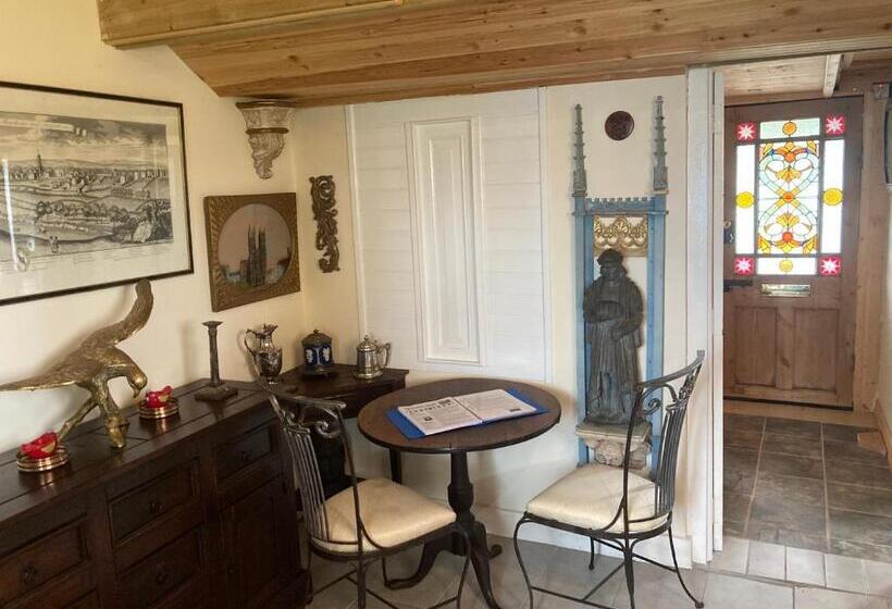 The Gin Palace With Cozy Logburner