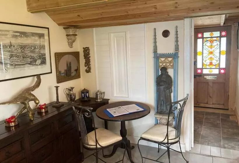 The Gin Palace With Cozy Logburner