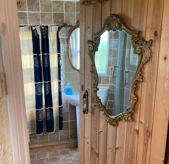 The Gin Palace With Cozy Logburner