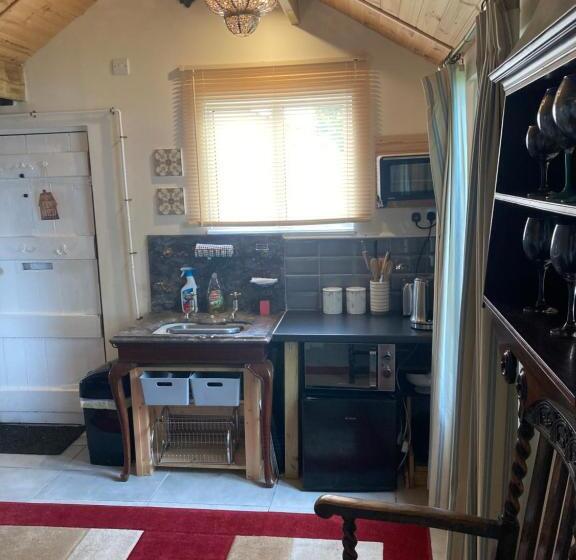 The Gin Palace With Cozy Logburner