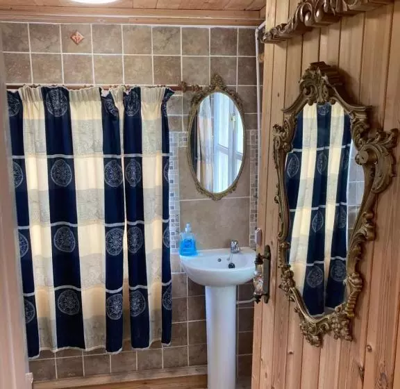 The Gin Palace With Cozy Logburner