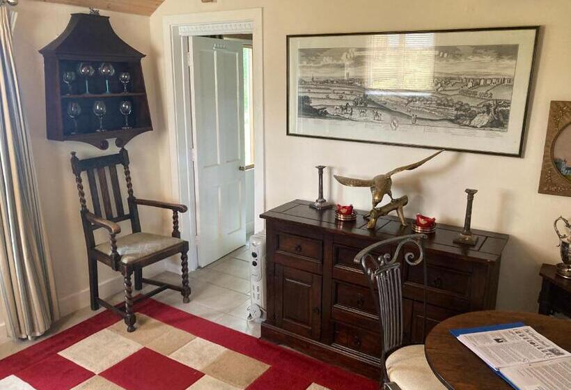 The Gin Palace With Cozy Logburner